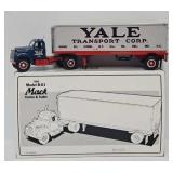 1st Gear Die Cast  Tale Transport Tractor Trailer