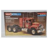 1982 Monogram #1210 Mack Truck 1:32 Model Kit
