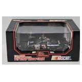 NASCAR 1:24 Dale Earnhardt Pit Crew Show Case