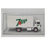 CEF Replex 1:50 Die Cast  Mack 7-Up Truck
