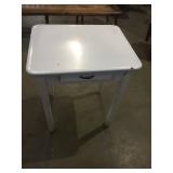 MID CENTURY PORCELAIN TAP TABLE MID CENTURY PORCELAIN TAP TABLE