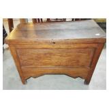 SMALL WOODEN CHEST