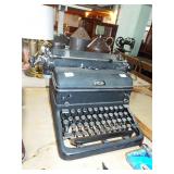 MID CENTURY ROYAL TYPEWRITER MID CENTURY ROYAL TYPEWRITER