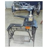 EARLY SINGER LEATHER OR UPH. SEWING MACHINE EARLY SINGER LEATHER OR UPH. SEWING MACHINE
