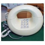 RETRO CIRCLE TELEPHONE