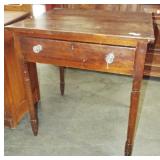 TURNED LEG CANDLESTAND WITH DRAWER TURNED LEG CANDLESTAND WITH DRAWER