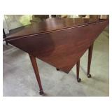 QUEEN ANN STYLE HANKERCHEIF TABLE QUEEN ANN STYLE HANKERCHEIF TABLE