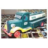 EARLY STYLE HESS TRUCK EARLY STYLE HESS TRUCK