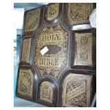LARGE FAMILY BIBLE LARGE FAMILY BIBLE