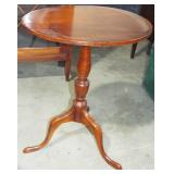 ROUND QUEEN ANNE STYLE CANDLESTAND ROUND QUEEN ANNE STYLE CANDLESTAND