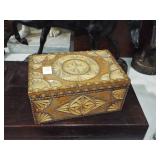 SMALL BUTTER PRINT CARVED BOX