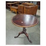 SMALL QUEEN ANNE STYLE CANDLESTAND SMALL QUEEN ANNE STYLE CANDLESTAND