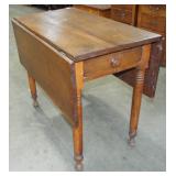 EARLY TURNED LEG DROP LEAF TABLE EARLY TURNED LEG DROP LEAF TABLE