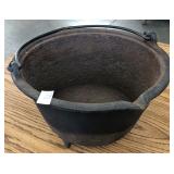 CAST IRON POT WITH BAIL HANDLE