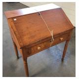 TURNED LEG SLANT TOP DESK TURNED LEG SLANT TOP DESK