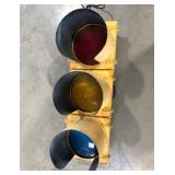 TRAFFIC SIGNAL LIGHT