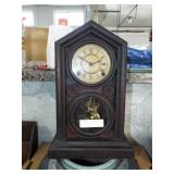 figure 8 mantle clock