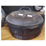 WAGNER CAST IRON DUTCH OVEN WITH LID WAGNER CAST IRON DUTCH OVEN WITH LID