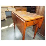 EARLY TURNED LEG DROP LEAF TABLE EARLY TURNED LEG DROP LEAF TABLE
