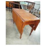 EARLY TURNED LEG DROP LEAF TABLE EARLY TURNED LEG DROP LEAF TABLE