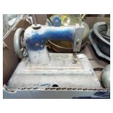 CHILD SMALL SEWING MACHINE