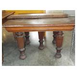OAK DINING TABLE WITH LEAVES OAK DINING TABLE WITH LEAVES