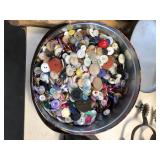 TIN OF BUTTONS TIN OF BUTTONS
