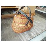 SMALL WICKER BASKET