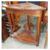 CORNER TABLE CORNER TABLE