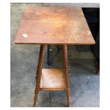 SMALL SQUARE LAMP TABLE