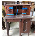 VICTORIAN KNEE HOLE DESK VICTORIAN KNEE HOLE DESK