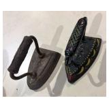 2 ANTIQUE CAST IRON SMOOTHING IRONS 2 ANTIQUE CAST IRON SMOOTHING IRONS