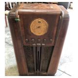 MID CENTURY CONSOLE RADIO MID CENTURY CONSOLE RADIO