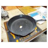 WAGNER CAST IRON #8 FRY PAN