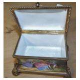 INTERIOR OF VICTORIAN BOX