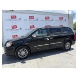 2013 Chrysler Town & Country Mini Van