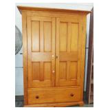 LARGD WARDROBE CUPBOARD