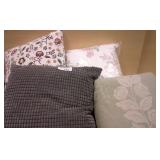 4x Throw Pillows