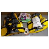 2x Life Jackets & Diapers 2x Life Jackets & Diapers