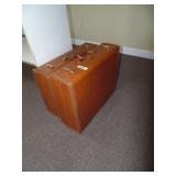 (2) Hard Sided Vintage Samsonite Luggage