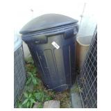 Trash Can w/ Lid