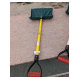 Valley Snow Shovel