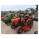 Kubota B7100 HST 4 WD Tractor w/ Belly Mower