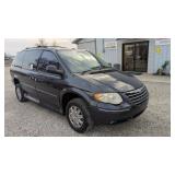2007 Chrysler Town and Country Limited- handicap