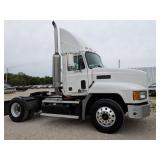 2001 Mack CH600 Semi truck single axle