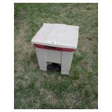 Rubbermaid Trash Can