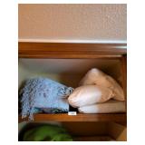 Blankets, Throws, & Pillows