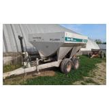 Willmar Super 500 Narrow Track Fertilizer Wagon