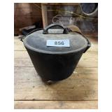 Cast Iron Hearth Footed Kettle w/ #7 Lid