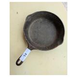 Cast Iron Skillet - 9.5"